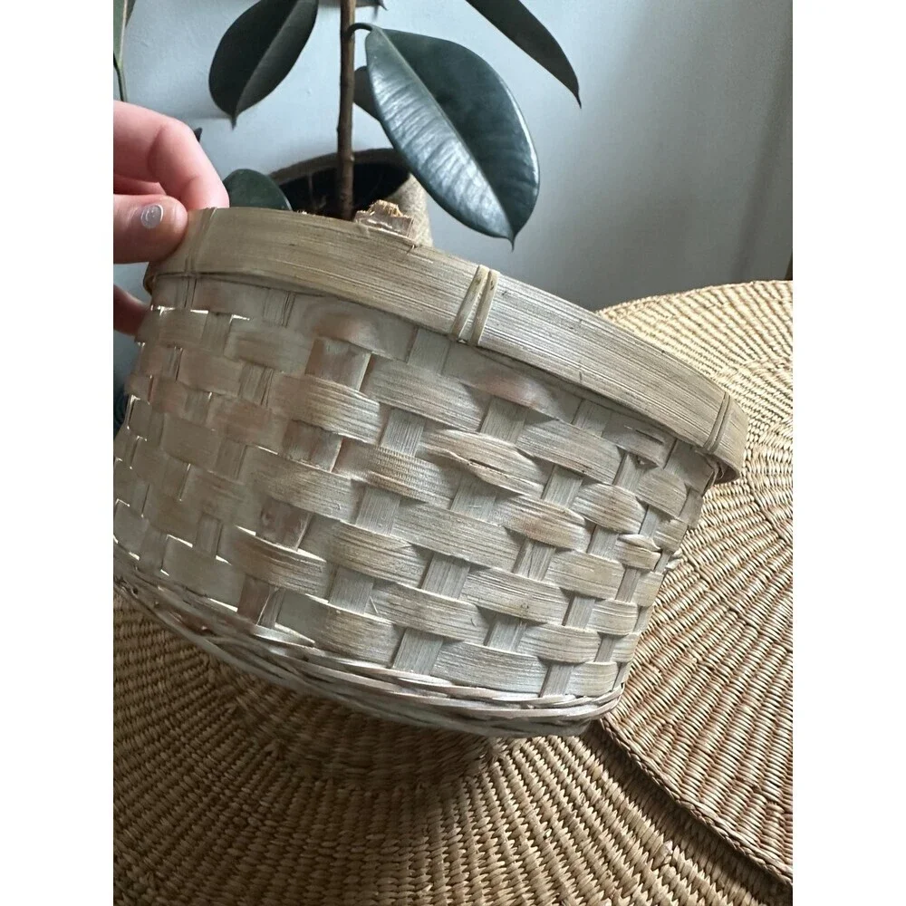 9” diameter circle wicker decorative basket